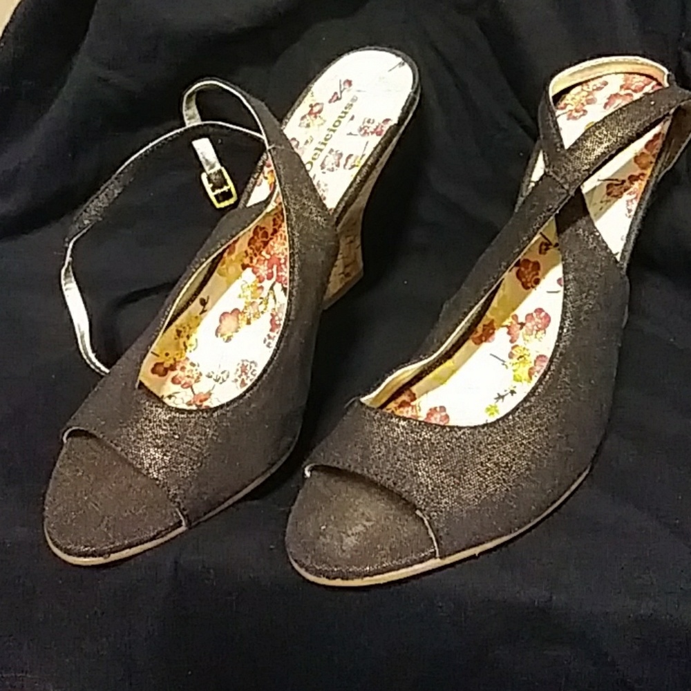 Wrap around the ankle strap shoes